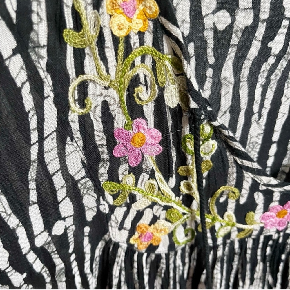 Raga Anthropologie tunic top black white zebra print stripes embroidery floral - Picture 3 of 9